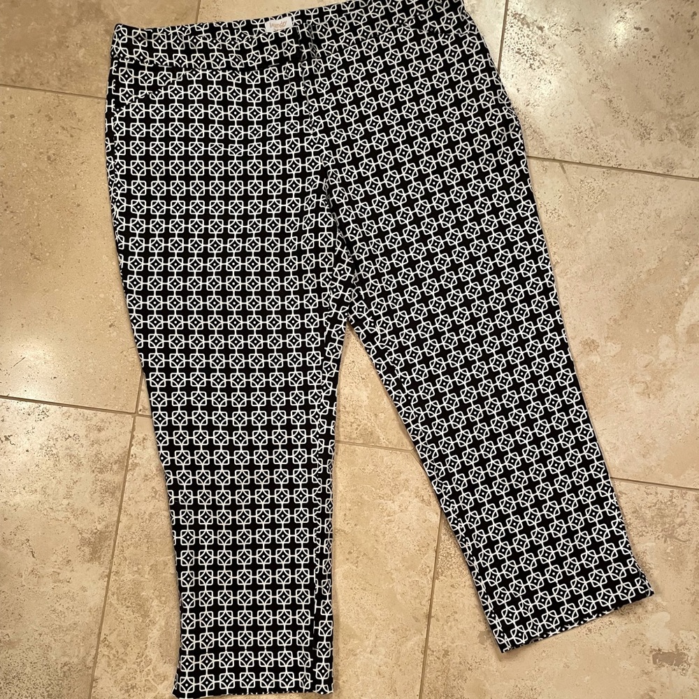 Black and white capri pants by Laundry
